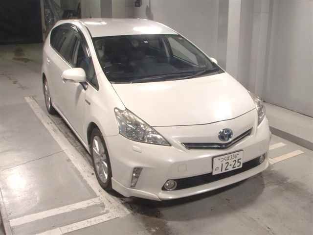 8372 Toyota Prius alpha ZVW41W 2012 г. (JU Tokyo)